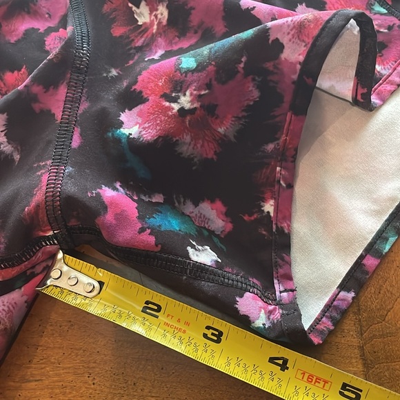 LULULEMON Speed Up Short - size womens 4 - Picture 12 of 13